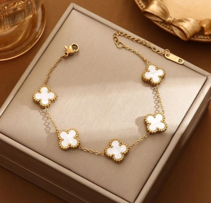 INSIOX - White Clover Chain Necklace